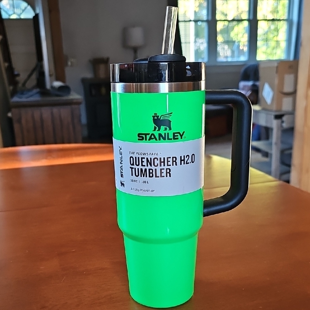 Stanley 30 oz  Flowstate Quencher H2.0 Tumbler - Neon Green
